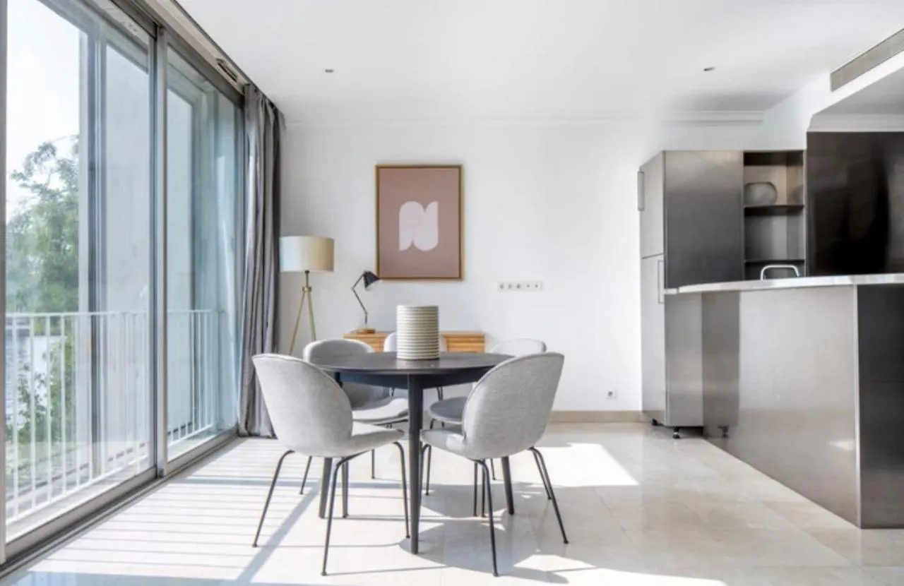 Bright 1Bedroom Apartment Centrally Located With Most Beautiful Views From Seine At 10 Minutes Walking From Beaugrenelle Shopping Mall And Eiffel Tower París 0*,